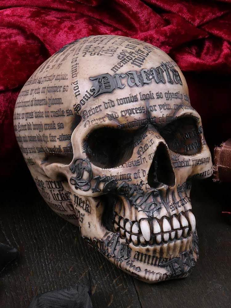 Perfect for any fan of horror, Dracula a Vampire skull