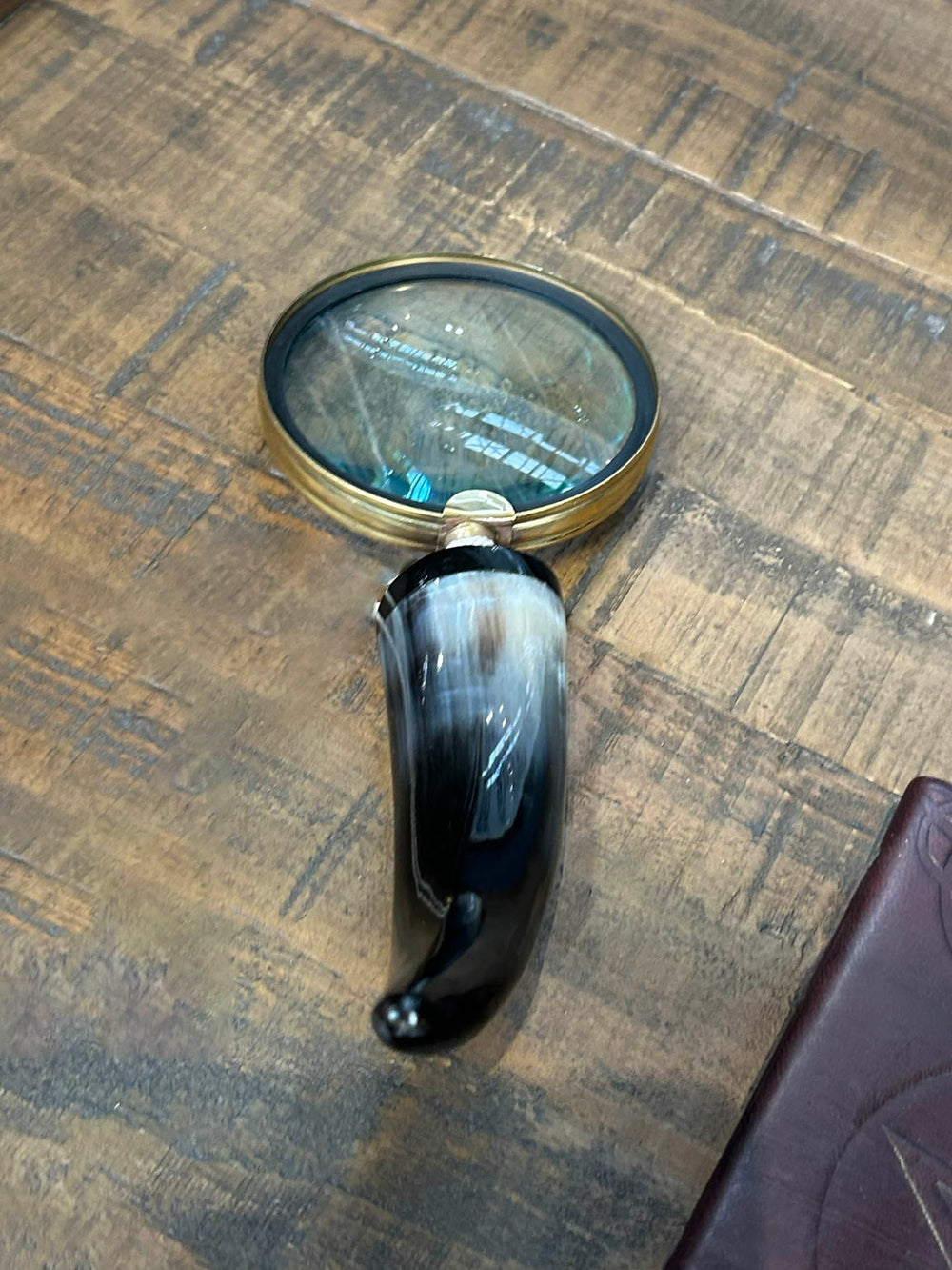 Decorative magnifying glass