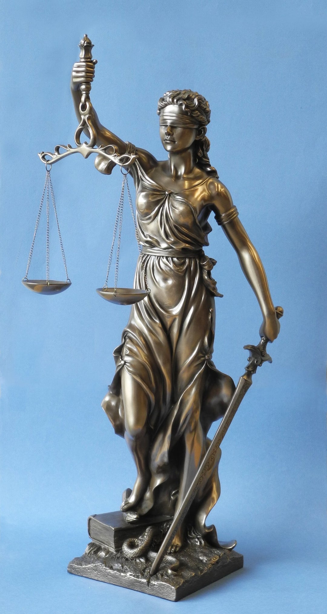 Lady Justice XL