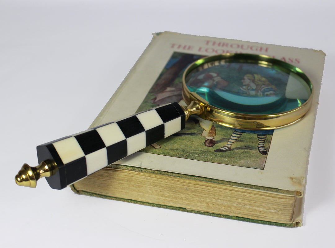 Checkered Magnifying GlassMagnifying Glass, Alice In Wonderland Vintage Black & White Stripped Handle Magnifier