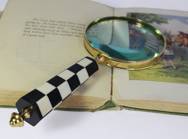 Magnifying Glass With Black & White Stripped Handle 22cm