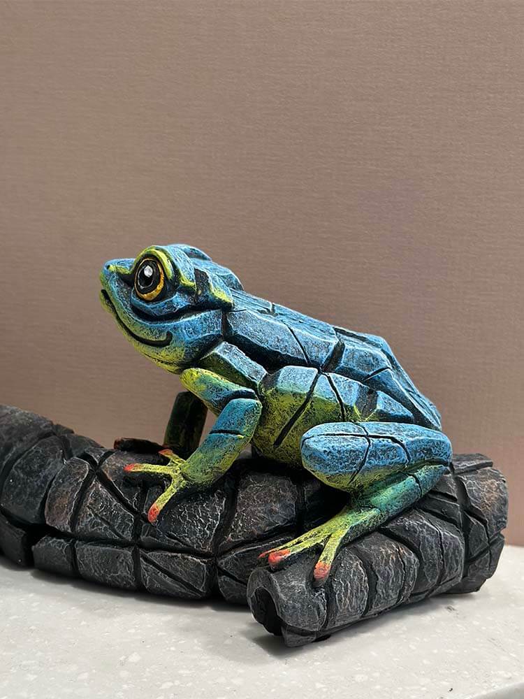 Edge Sculpture African frog Rainbow green