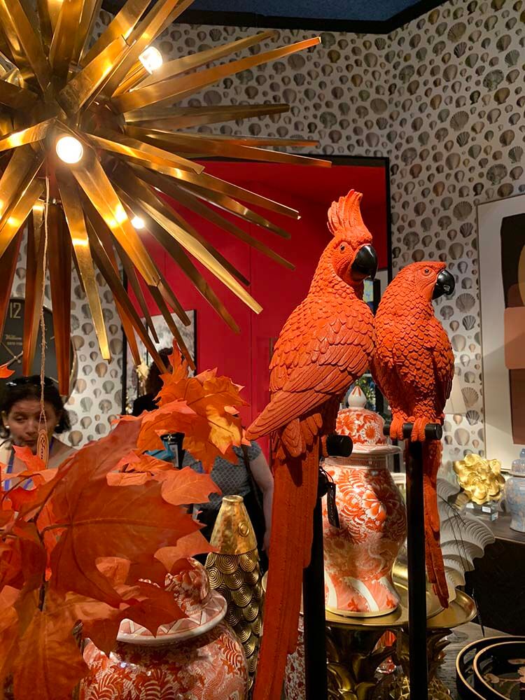 FIGURINES & SCULPTURES