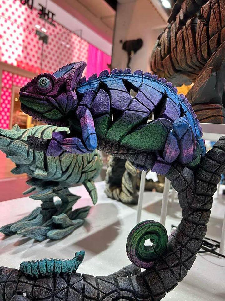 Chameleon figure (Rainbow Pink)