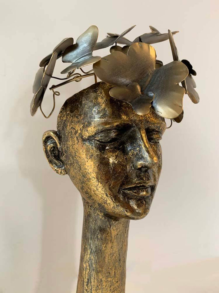 Lady with Butterfly Crown Gold