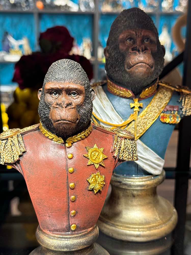 Gentlemen gorilla bust- Red