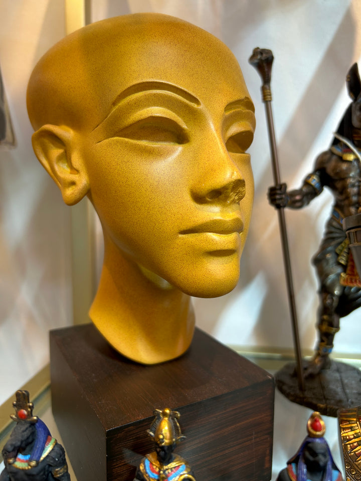 Amarna, Egypt princess statue, Original bust of the Egyptian pharaoh Akhenaten