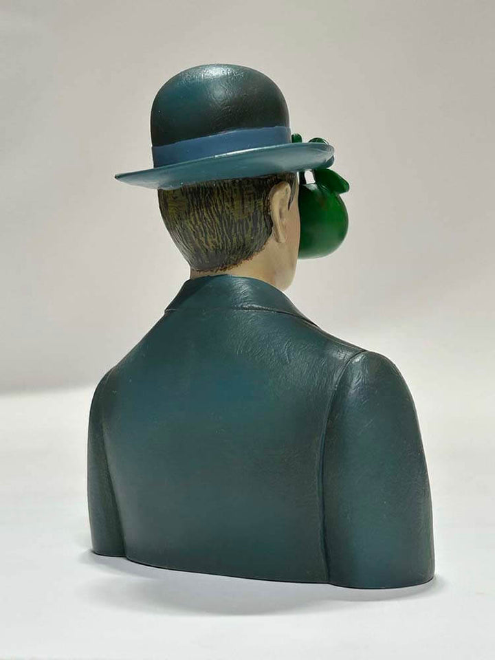 René Magritte, The Son of Man, hat and green apple