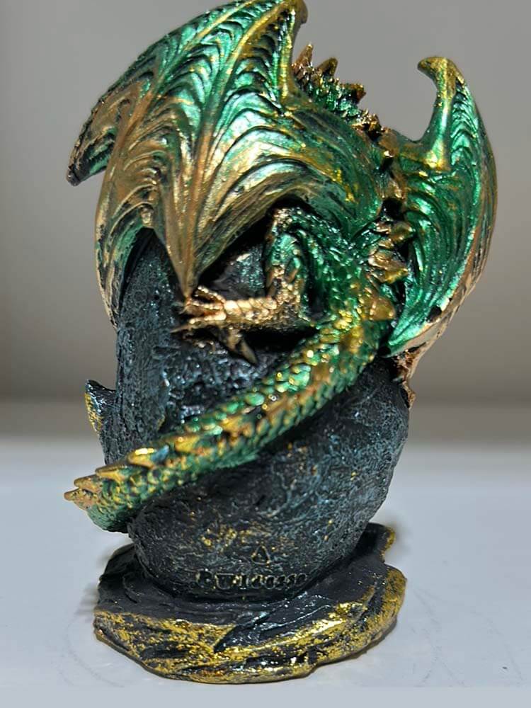 Dragon and dragon egg crystal ornaments figurines