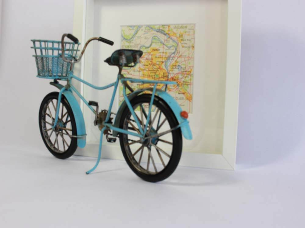 Retro bicycle tin model