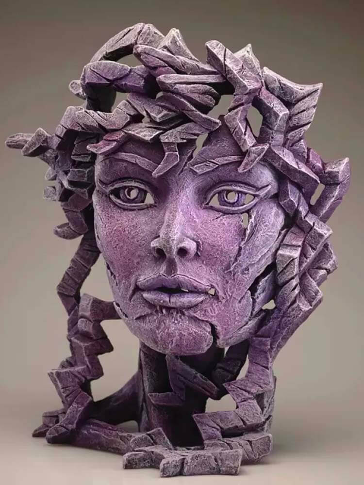 Venus, Angel. Medusa Amethyst Purple Edge Sculpture, Deliver internationally by The Dutch Hospital