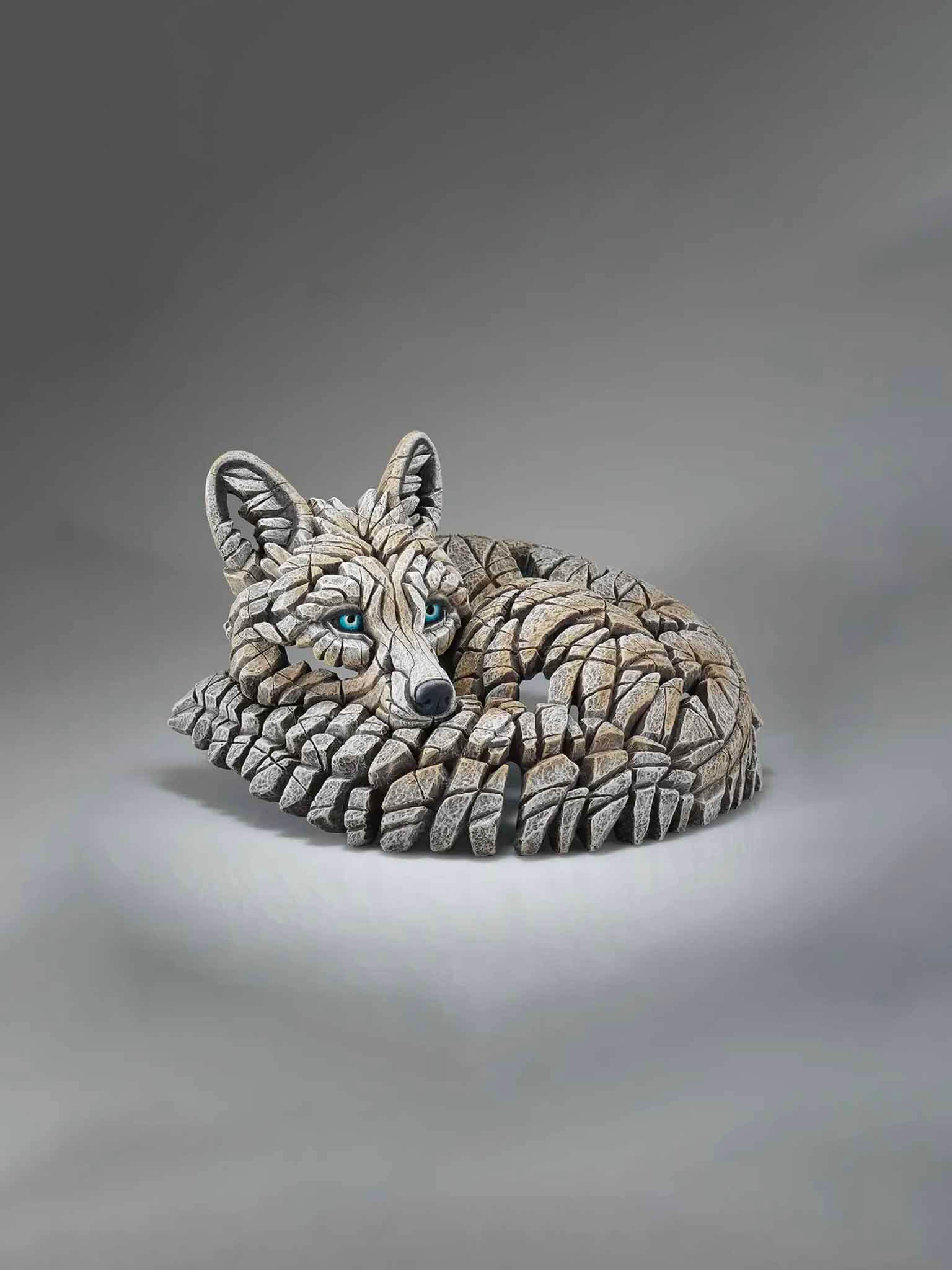 FIGURINES & SCULPTURES