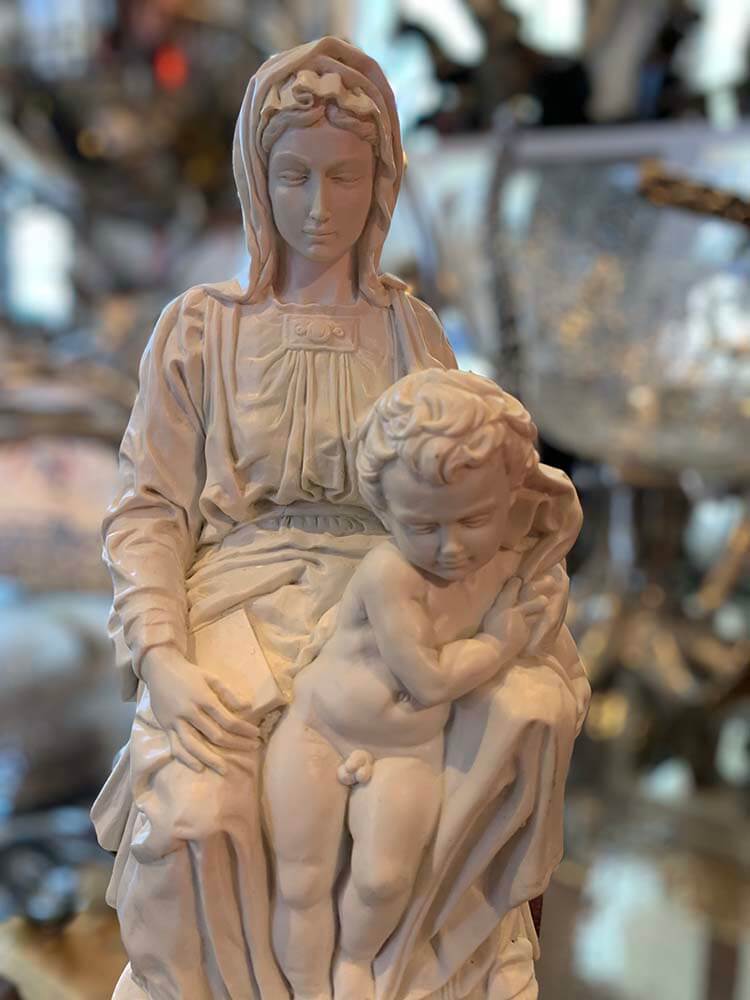 Michelangelo, the Madonna and Child statue 