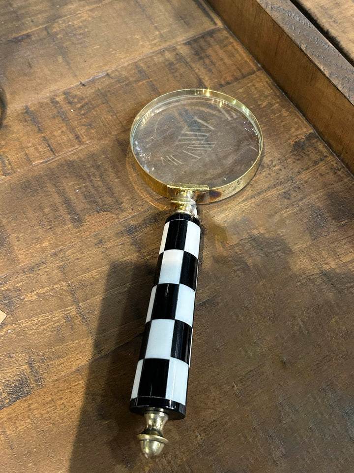 Magnifying Glass With Black & White Stripped Handle 22cm