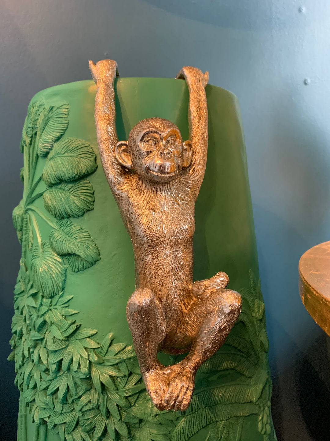 gold monkey, monkey pot decor