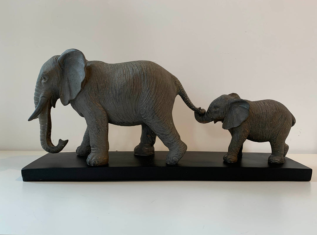 Elephant Mother & baby holding tail – Medium Size