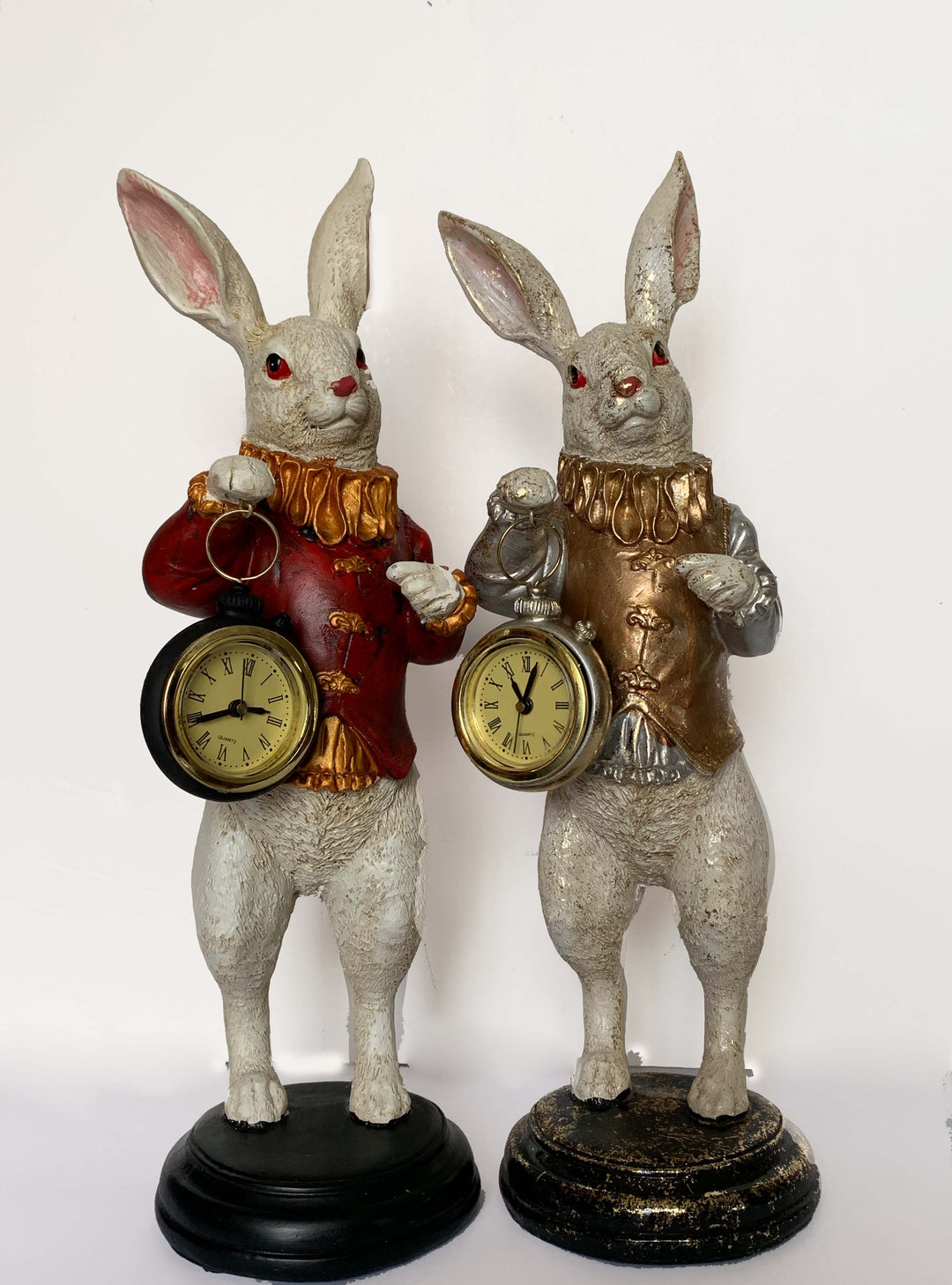 table clock, rabbit clock 