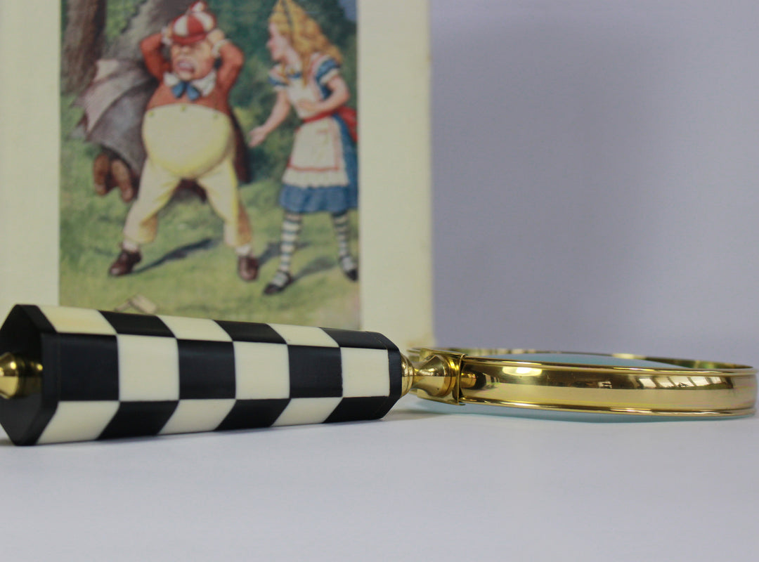Magnifying Glass, Alice In Wonderland Vintage Black & White Stripped Handle Magnifier