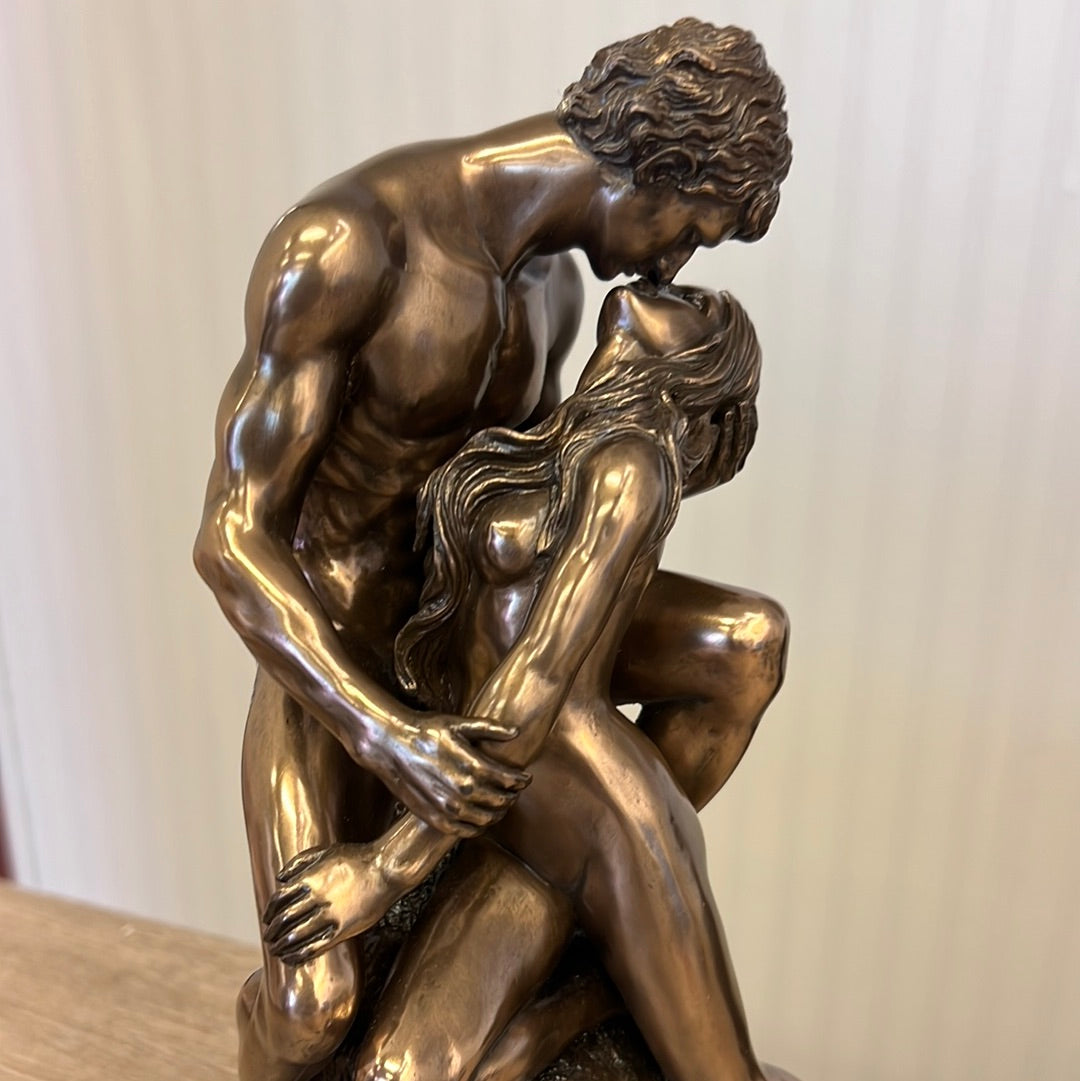 Sculptures –  Nude Couple Kissing figuring – Lovers