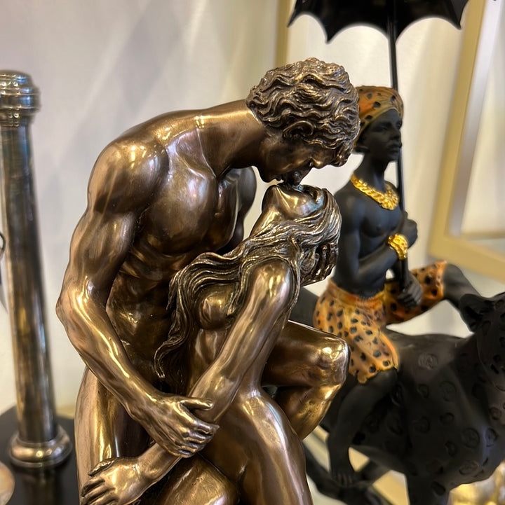 Sculptures –  Nude Couple Kissing figuring – Lovers