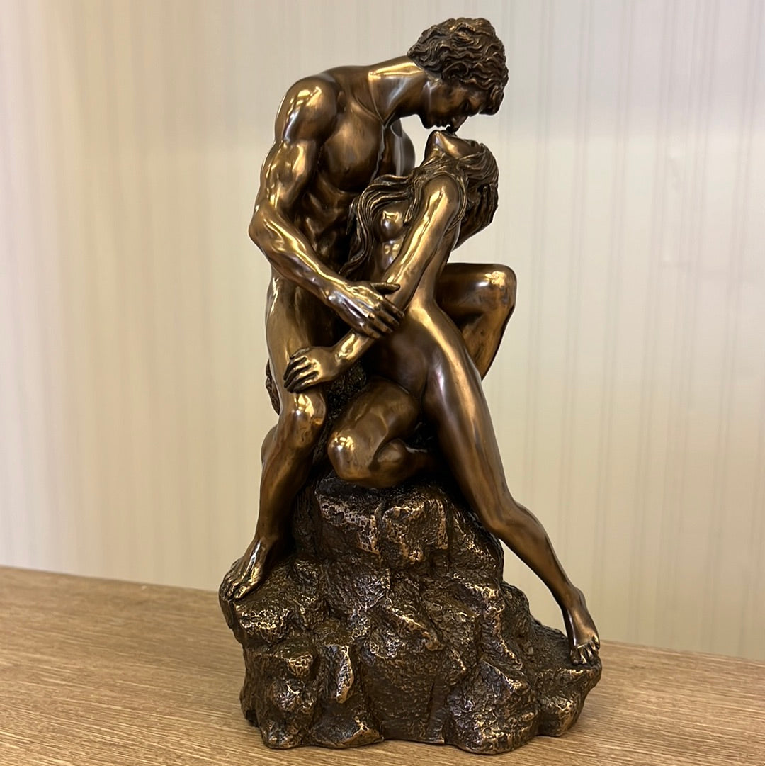 Sculptures –  Nude Couple Kissing figuring – Lovers