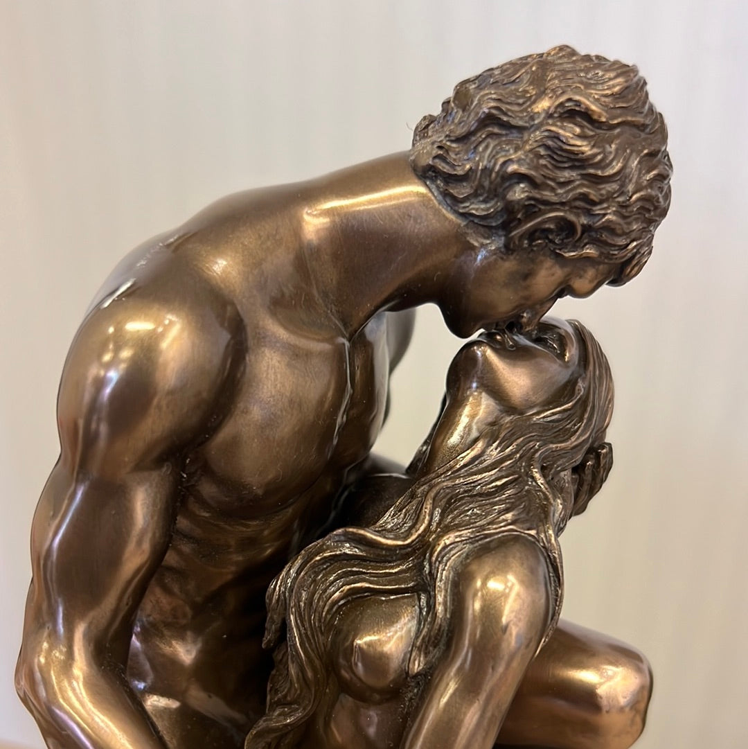 Sculptures –  Nude Couple Kissing figuring – Lovers