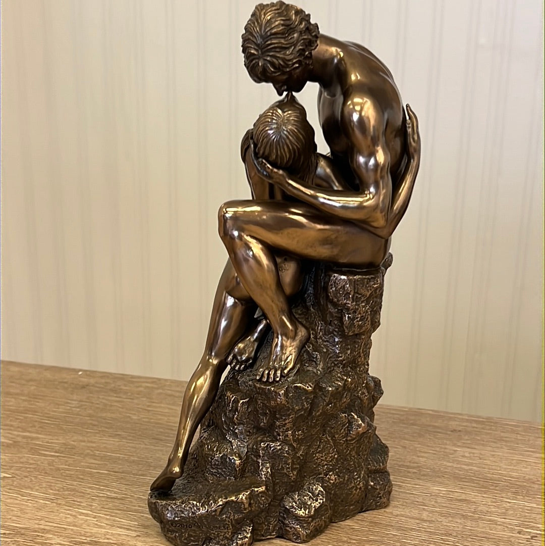 Sculptures –  Nude Couple Kissing figuring – Lovers